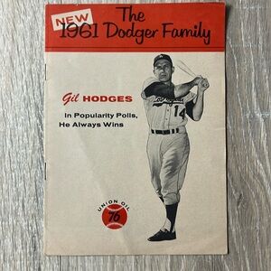 Vintage 1961 The Dodger Family pamphlet, distributed by Union Oil 76